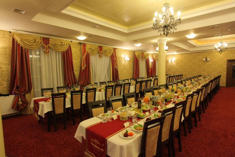 Hotel Andersen Ряшів Екстер'єр фото